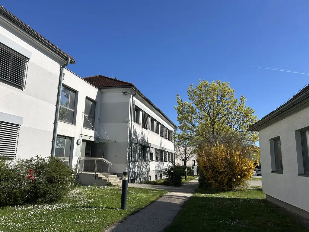 Vielseitige Gewerbeliegenschaft mit Büro-, Lager- & Werkstattflächen