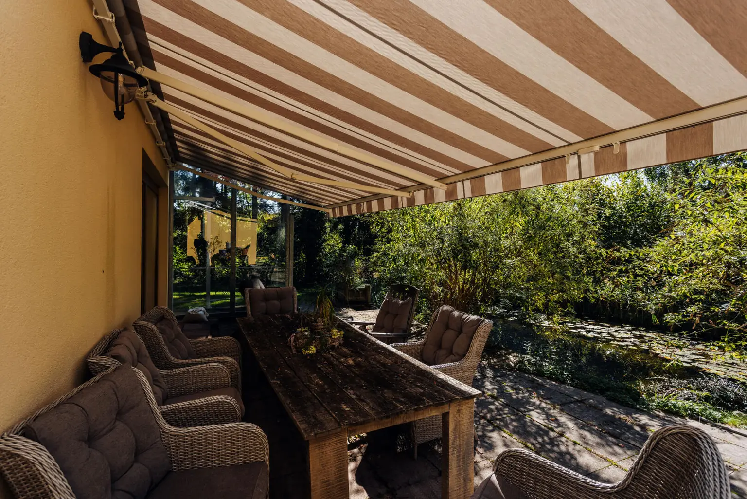 Großzügiges Einfamilienhaus mit Schwimmteich in Weinitzen - ländliche Geborgenheit trifft modernen Wohnkomfort