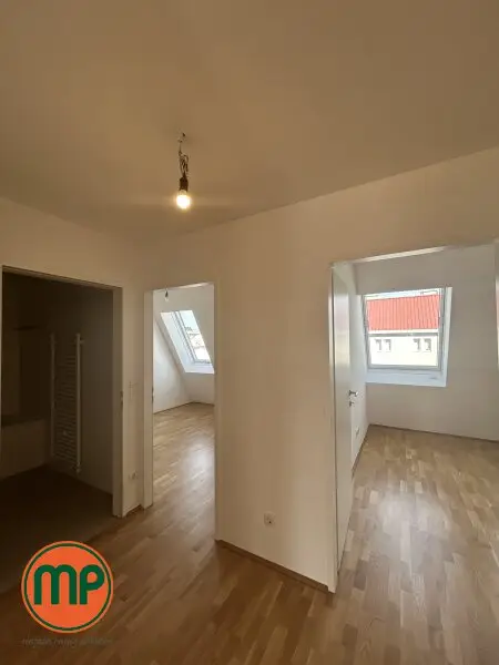 Neubau-Highlight: lichtdurchflutete 3-Zimmer-Dachwohnung mit Loggia