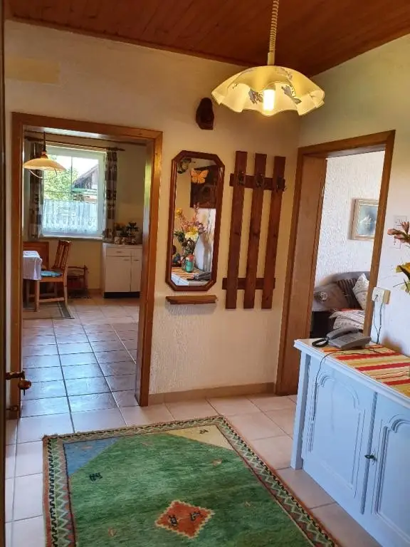 SLOWENIEN!!! Sanierungsbedürftiges Knusperhäuschen in einmaliger Aussichtslage!