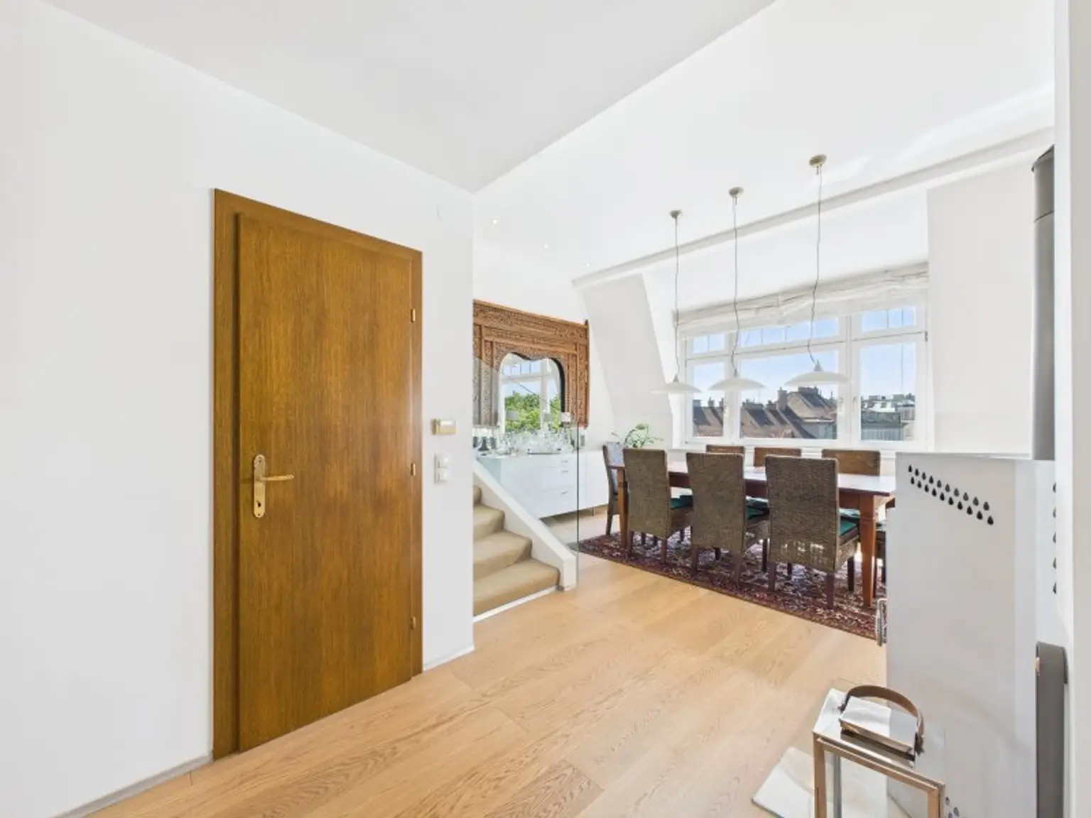 3-Zimmer Dachgeschosswohnung im 18. Bezirk mit Wienblick & zwei Garagenplätzen
