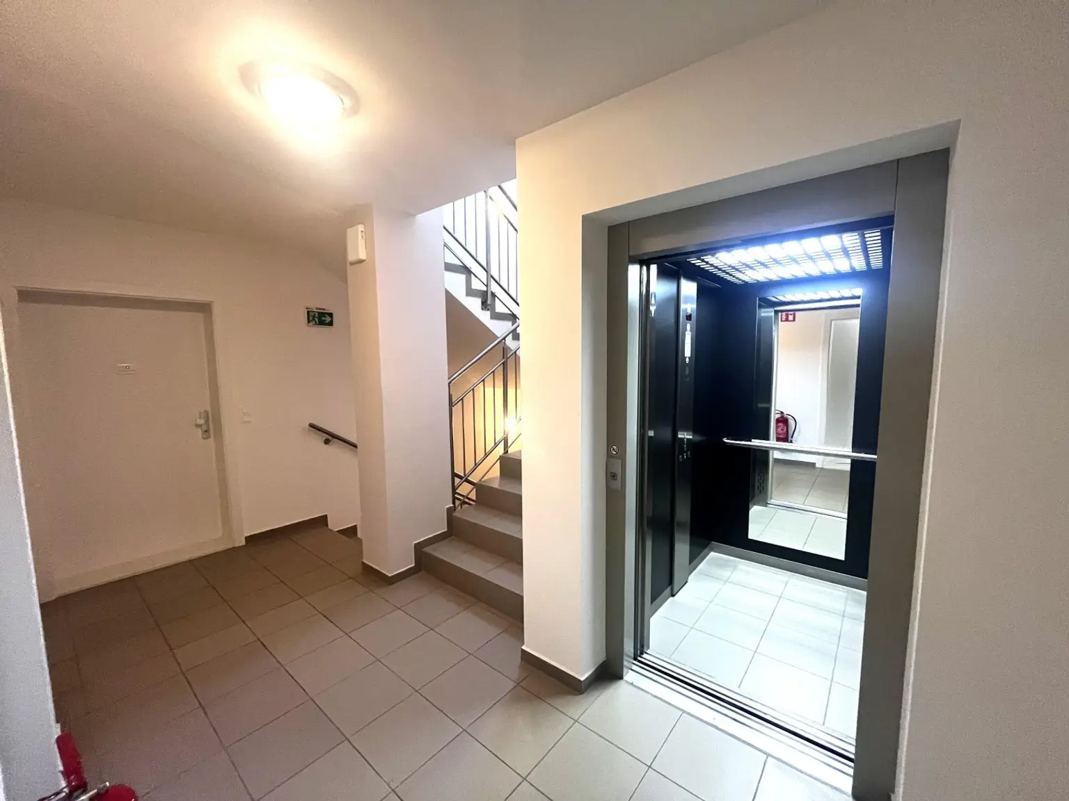 11 Stiegenhaus_Aufzug