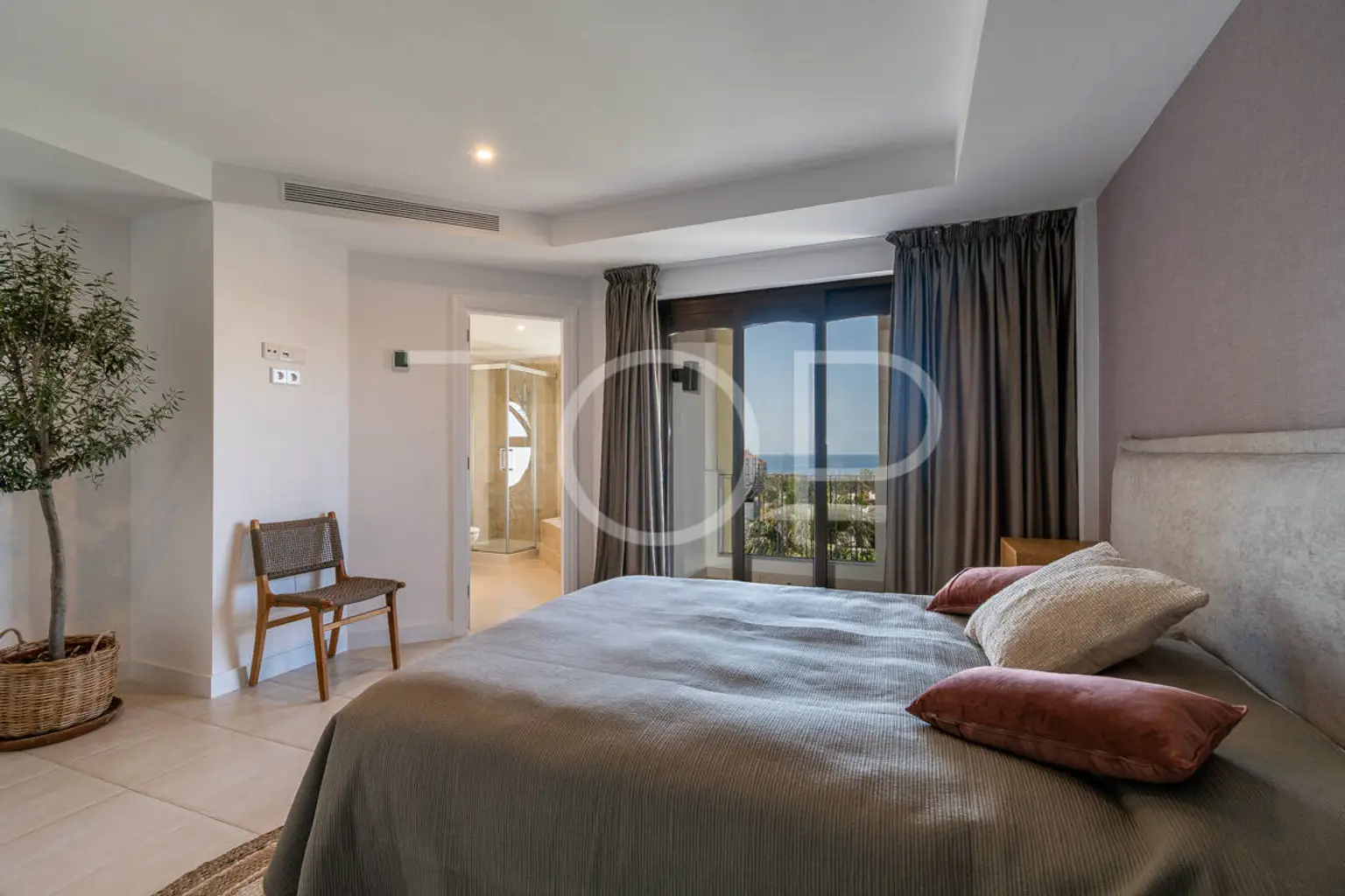 Atanaus-Los-Cristianos-Bedroom-Tenerife -2