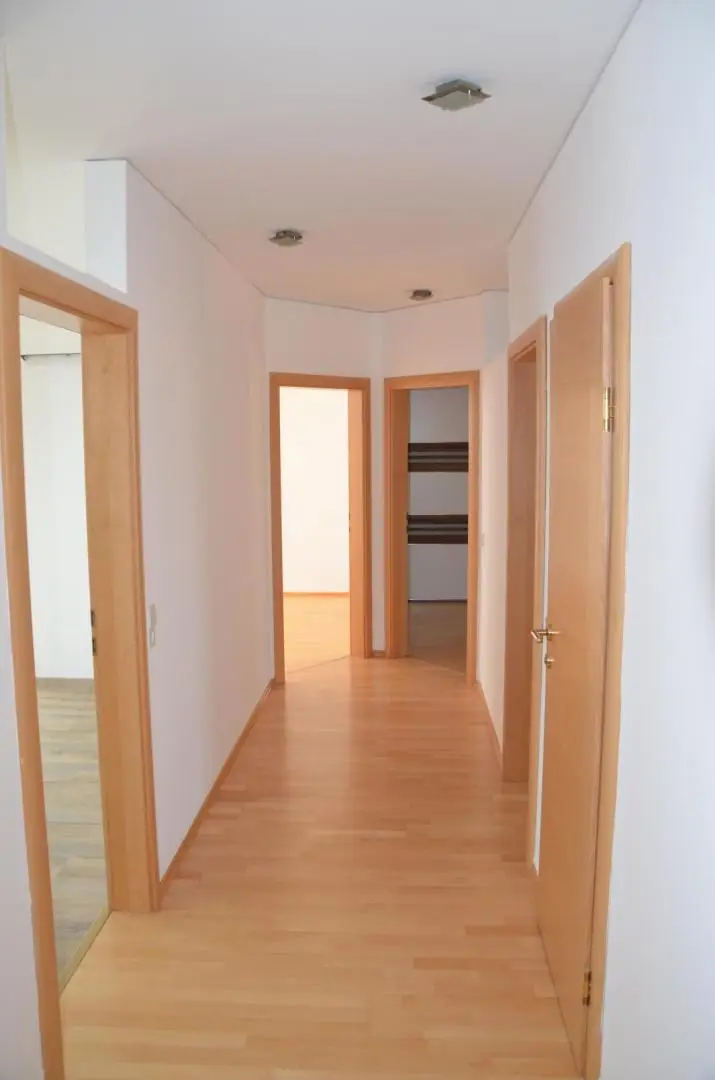 Großzügige Dachgeschosswohnung mit charmanter Ausstattung