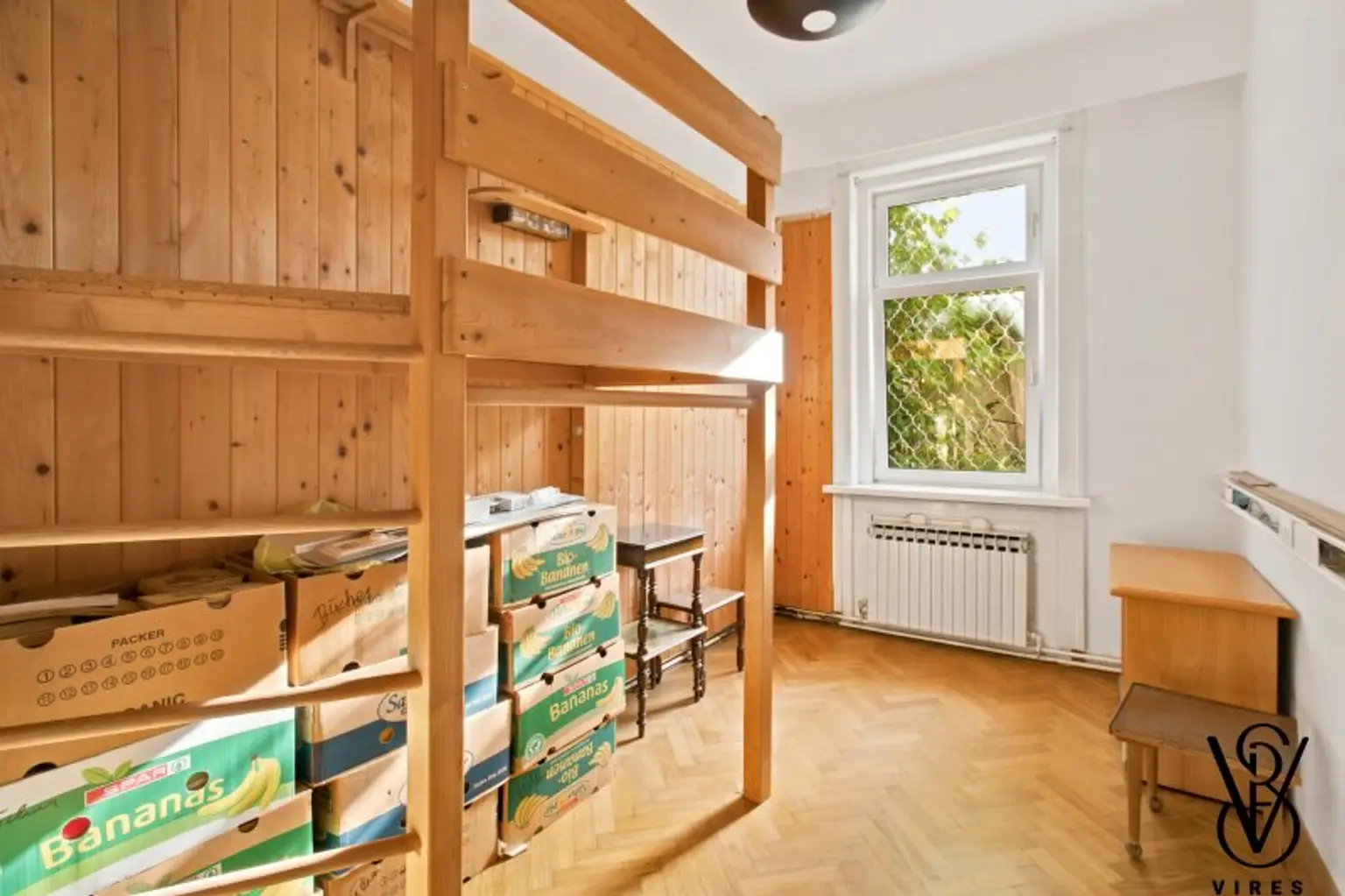 Erdgeschoss: Zimmer mit Hochbett-Einbau
