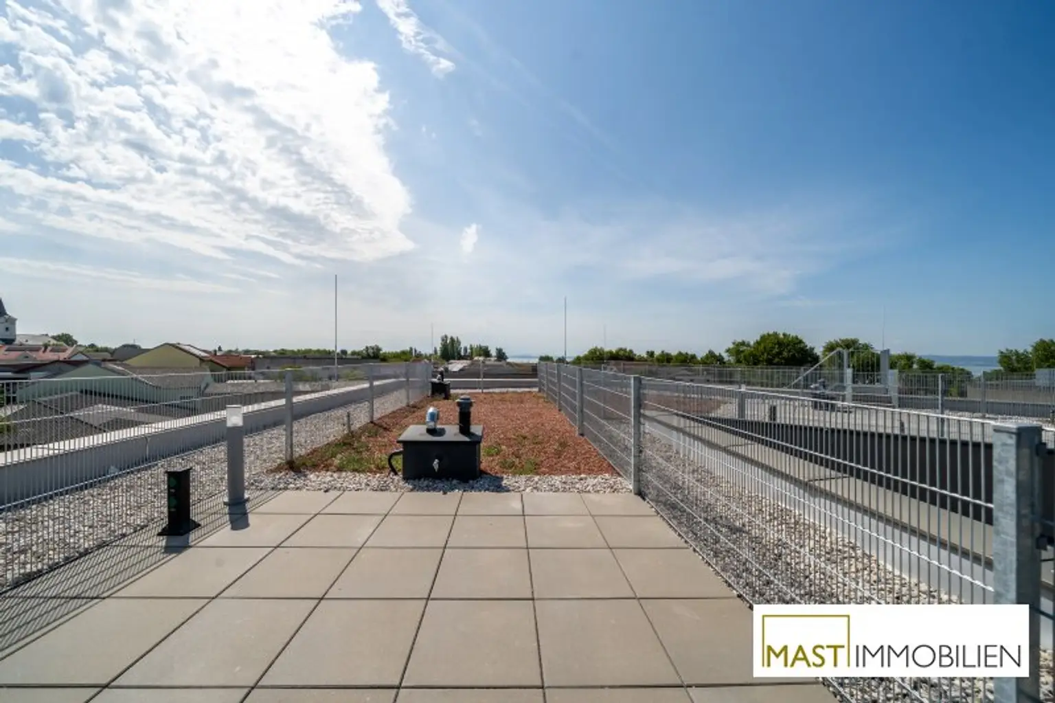 *Sommer 2025* Rund 180 qm Freifläche und Blick auf den See bei dieser exklusiven Dachgeschosswohnung!