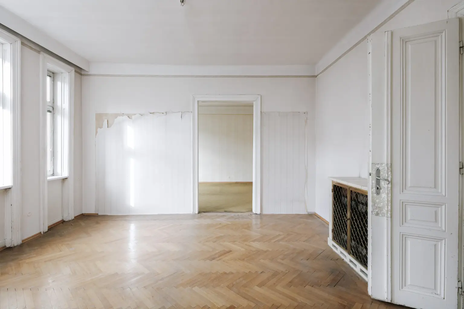 Sanierungsbedürftiges 3 Zimmer Altbau-Juwel mit Balkon in sehr guter zenraler Lage von Döbling!