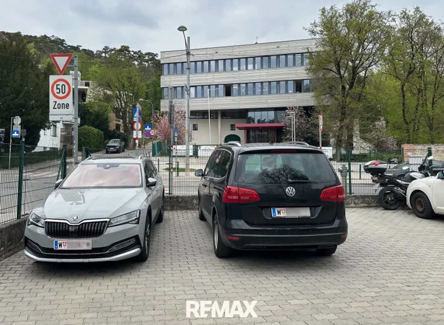 Parkplatz (rechts)