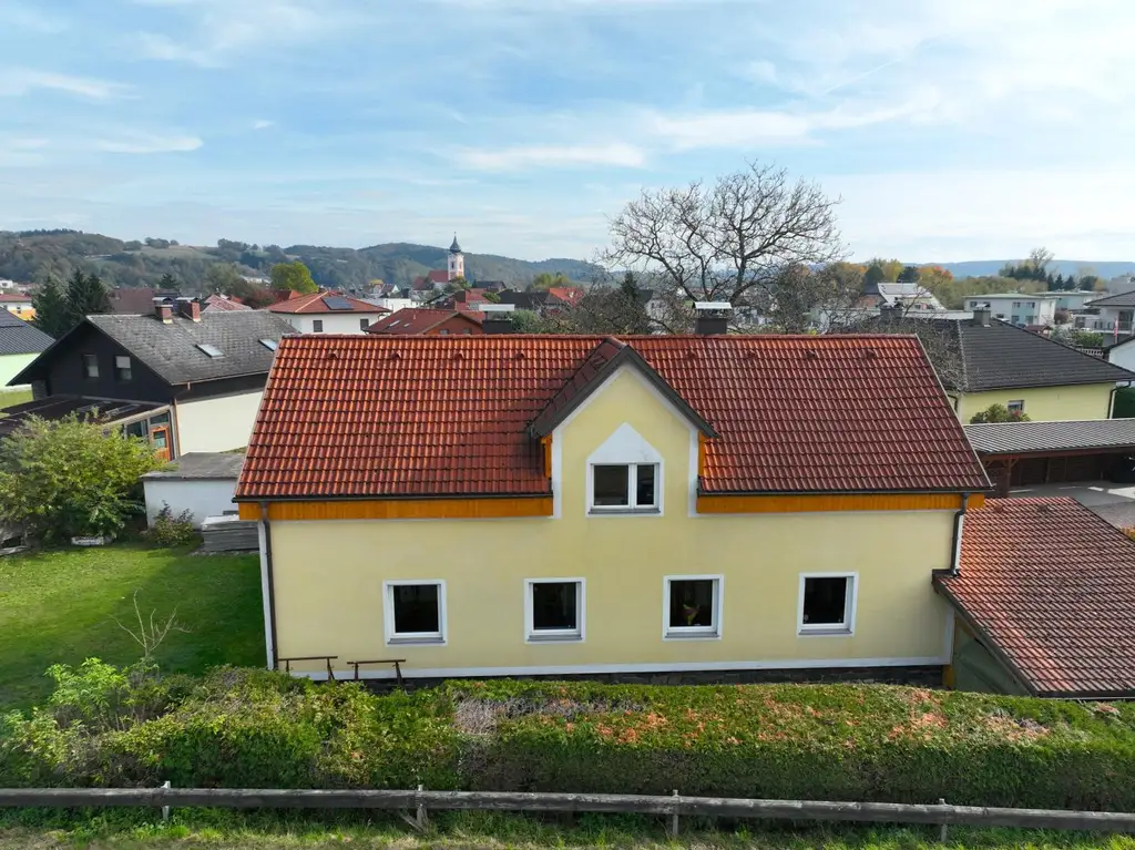 Geräumiges Haus mit Garten und Pool