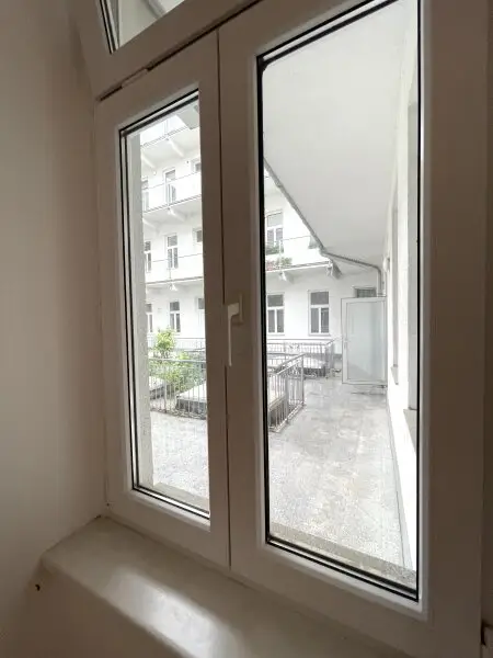 Große 1-Zimmer-Wohnung mit 58 m2, 1. Stock mit Lift! Zentrale Lage!