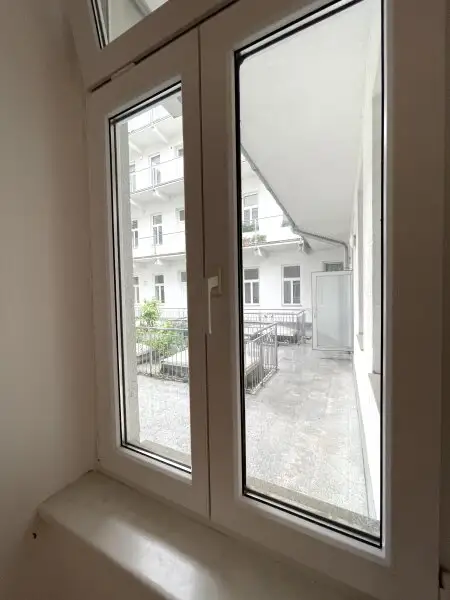 Große 1-Zimmer-Wohnung mit 58 m2, 1. Stock mit Lift! Zentrale Lage!