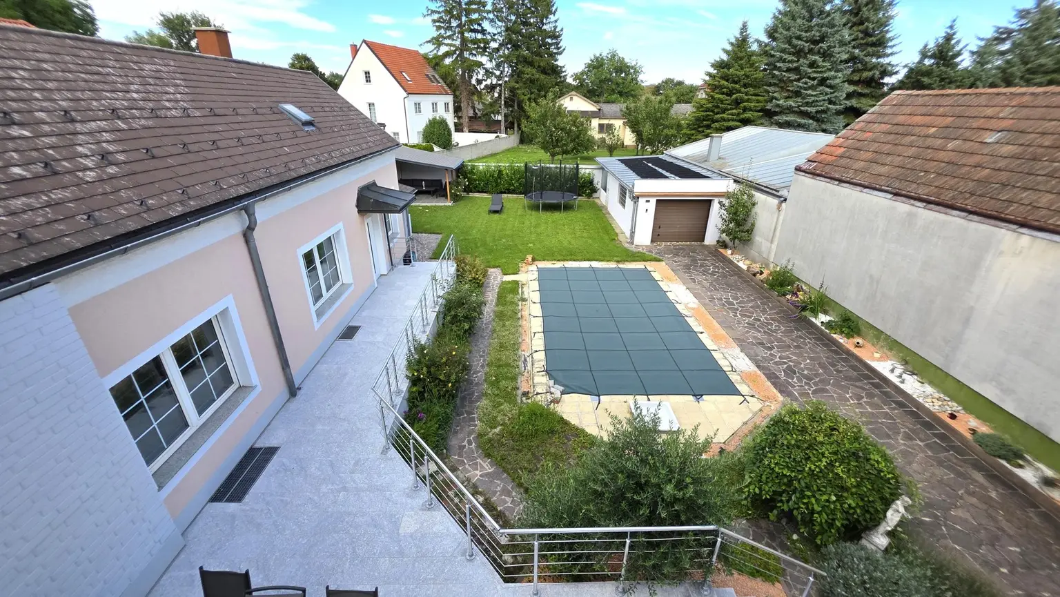 Wohfühl-Eldorado für die ganze Familie!! Zentral gelegen und trotzdem ruhig!!