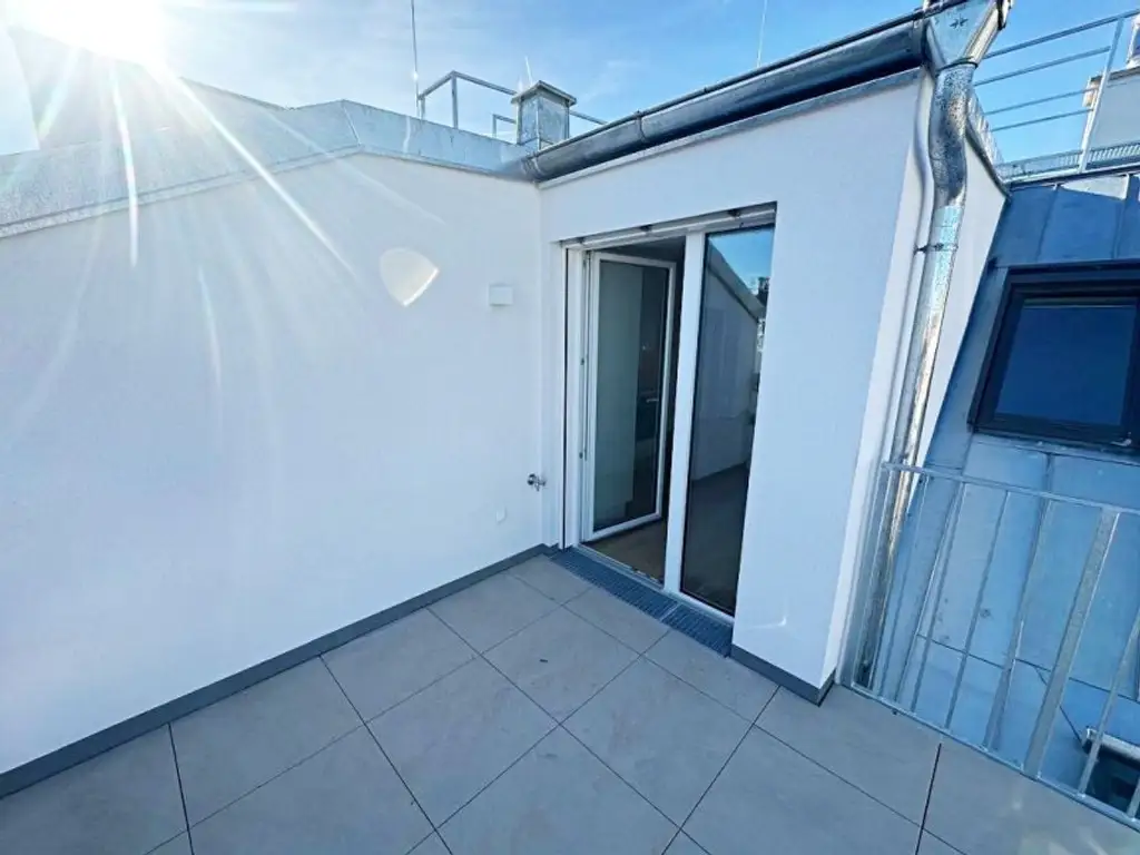 ERSTBEZUG, DACHGESCHOSS, klimatisierte 82 m2 Neubau mit Balkon, Wohnküche, 2 Zimmer, Wannenbad, Parketten, Augarten