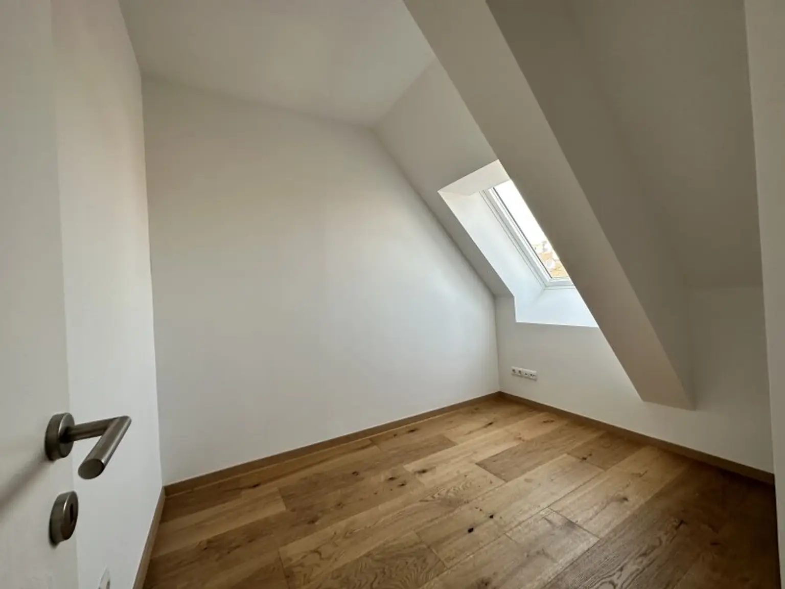 ZWEITBEZUG: 3-Zimmer-Wohnung mit Loggia in der Varnhagengasse