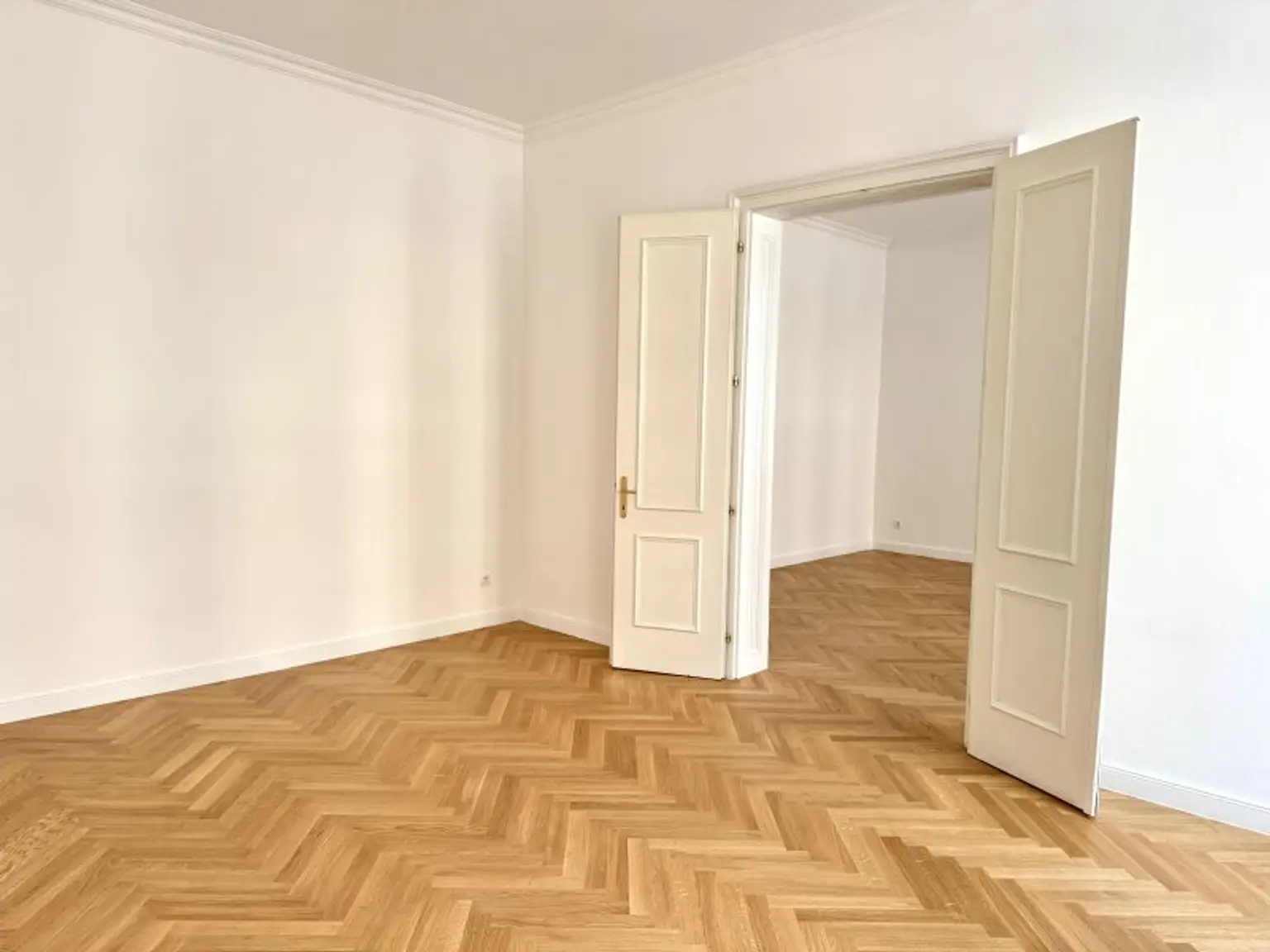 Erstbezug nach Sanierung – stilvolle 3-Zimmer-Altbauwohnung im 5. Bezirk