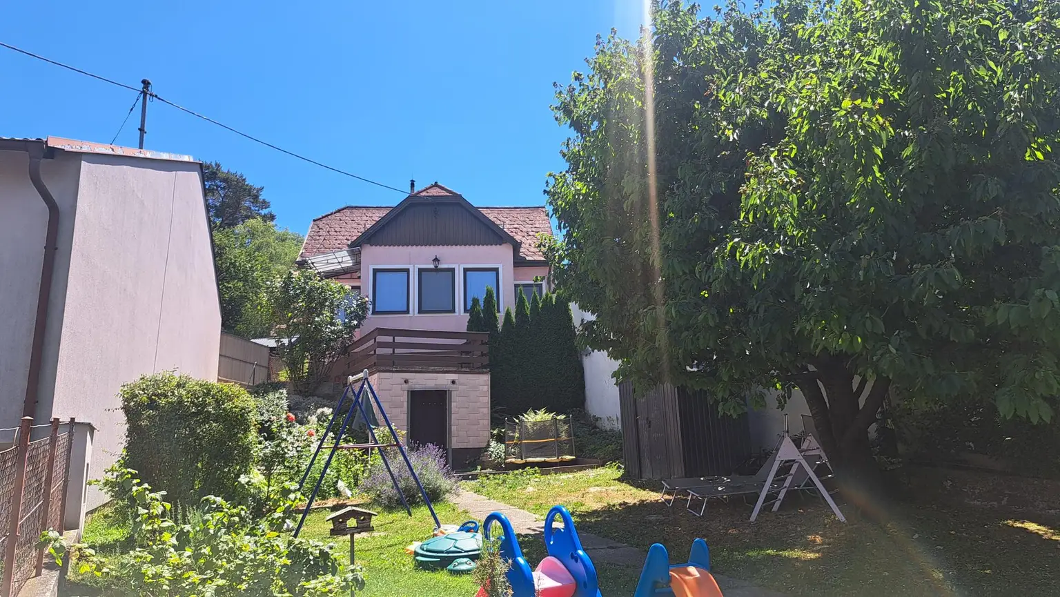 Kleines Sacherl mit 2 Terrassen, Nebengebäuden, Gemüsegarten, Erdkeller, idyllischem Grundstück, einer betonierten Freifläche und viel Potenzial....