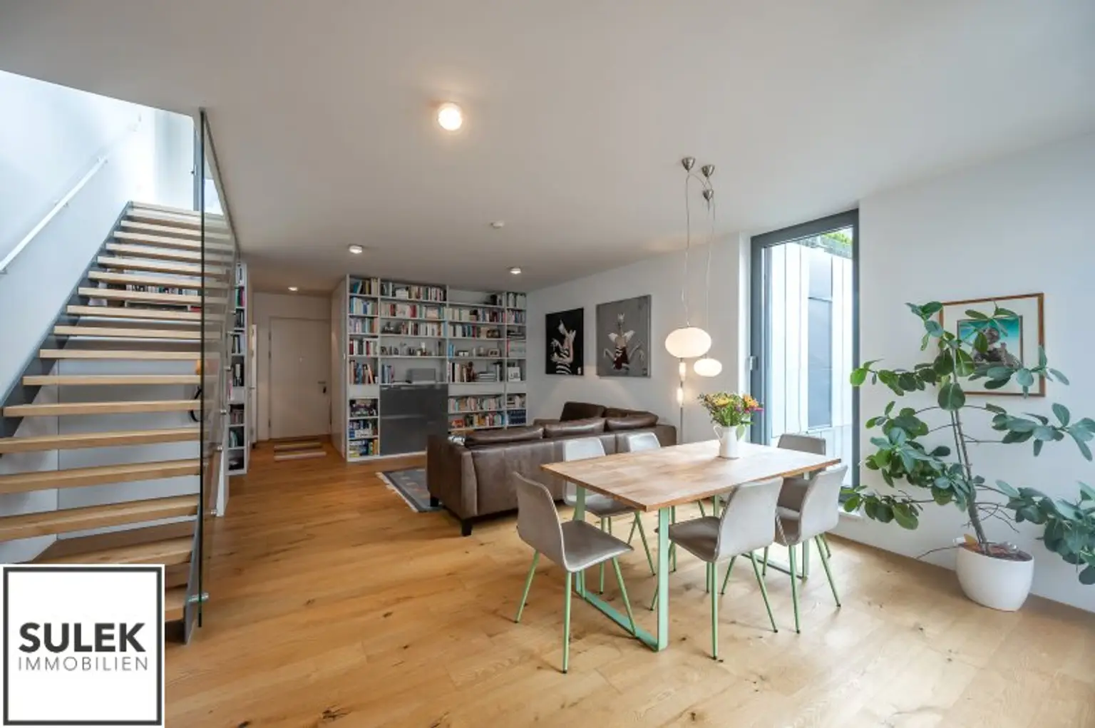 Einzigartige DG-Wohnung mit Loft-Charakter und Terrassen (rd. 165m²) inkl. atemberaubendem Fernblick