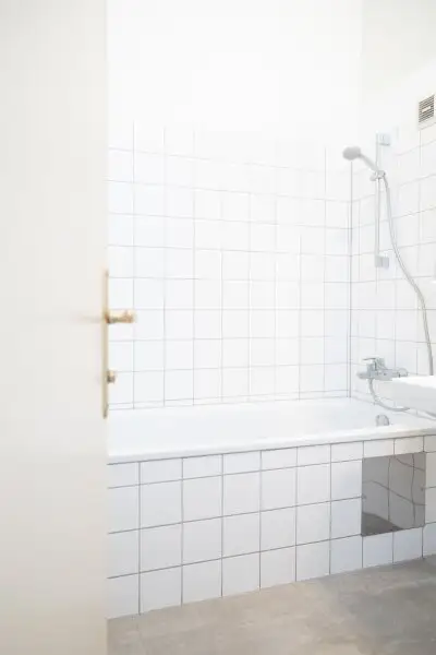 WOHNEN AM PARKRAND I BALKON I WG-TAUGLICH I RUHIG I BADEWANNE I AB SOFORT I PROJEKT WOHNEN I