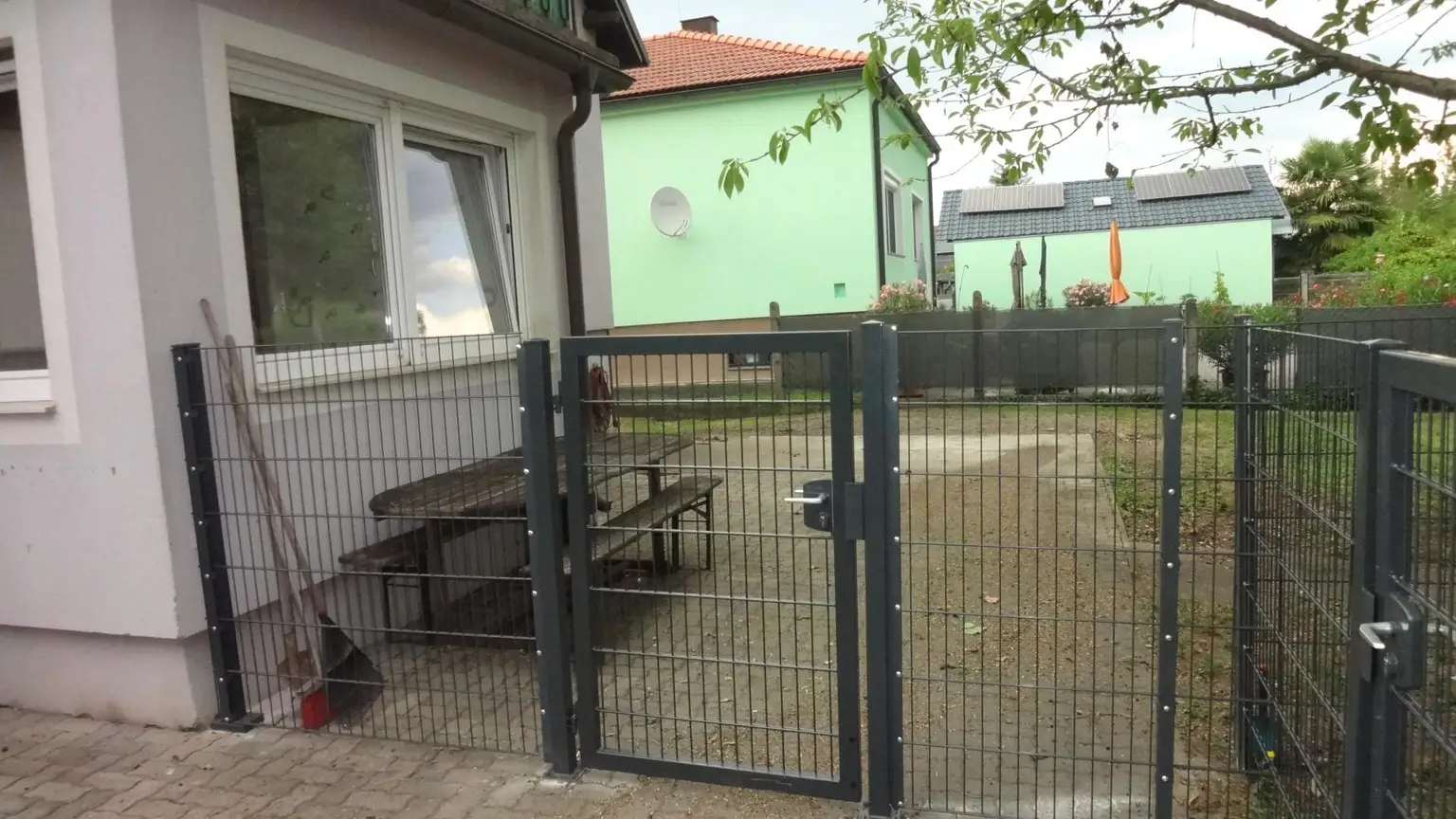 * Gelegenheit *  Einfamilienhaus mit viel Wohnfläche, Keller und Garten!