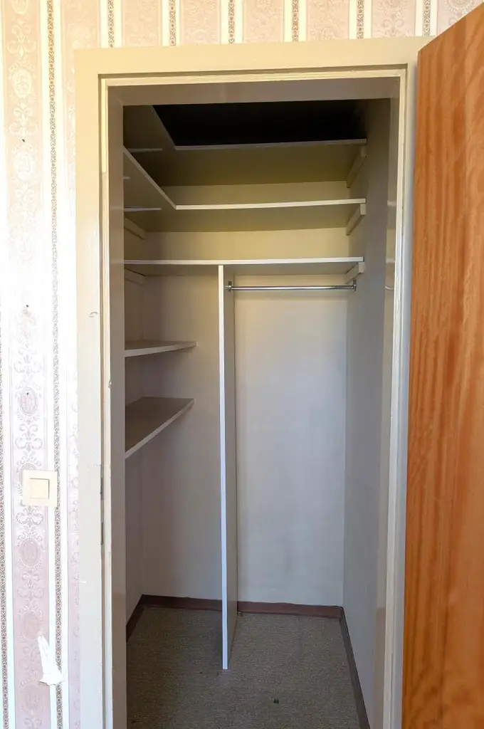 Sanierungsbedürftige 3-Zimmer-Eigentumswohnung mit Balkon, Loggia und Garage