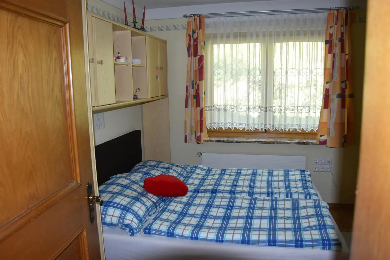 Schlafzimmer  (2)