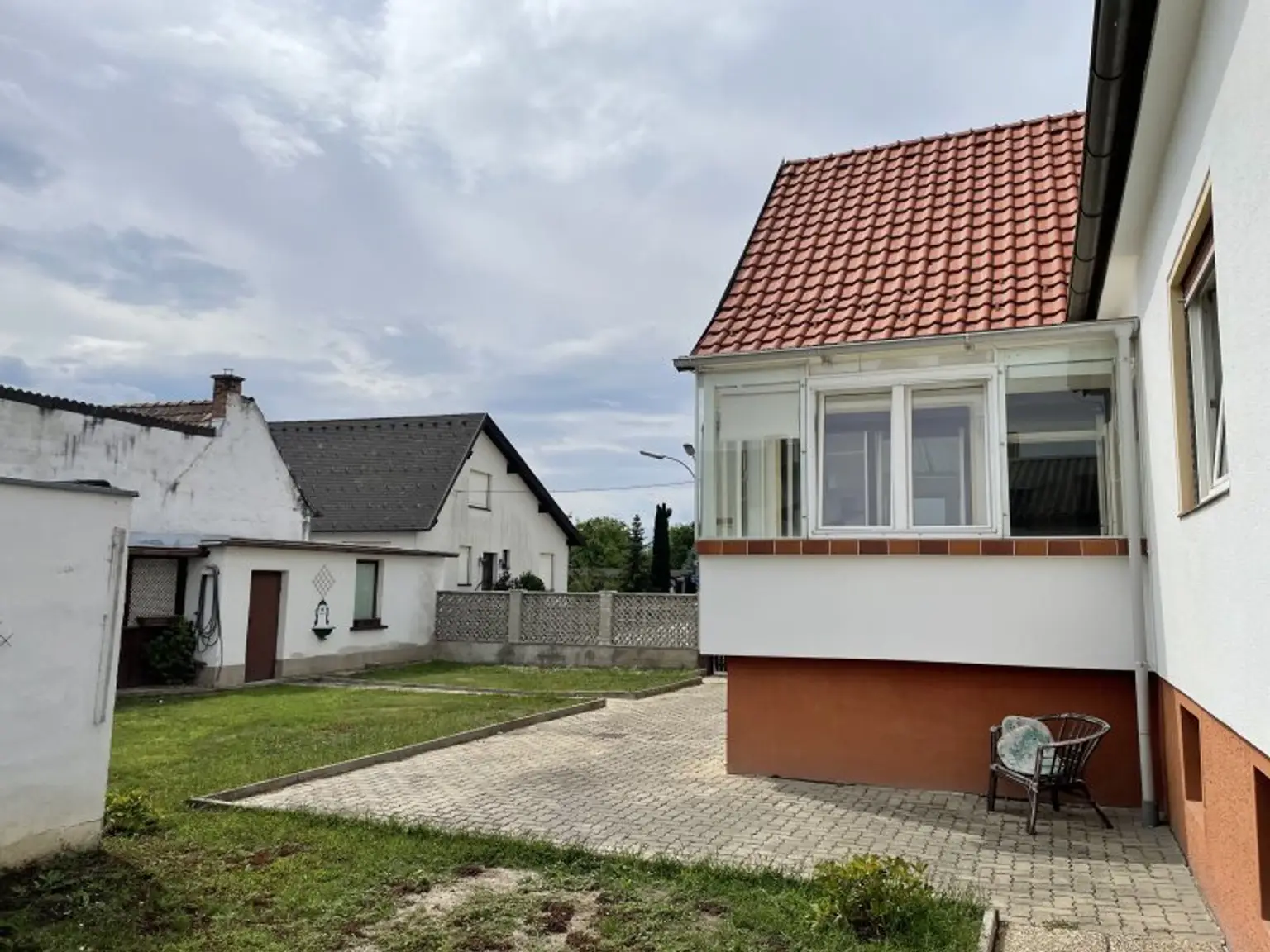 GEPFLEGTES EINFAMILIEN-HAUS MIT GARTEN UND GARAGE - RUHELAGE!
