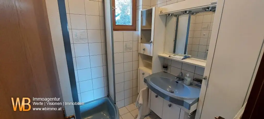 2 große Häuser nebeneinander, Fernblick, angrenzender Wald 7ha optional