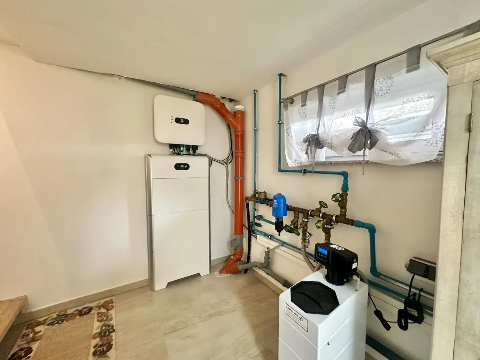 PV Wechselreichter mit Speicher, Entkalkungsanlage