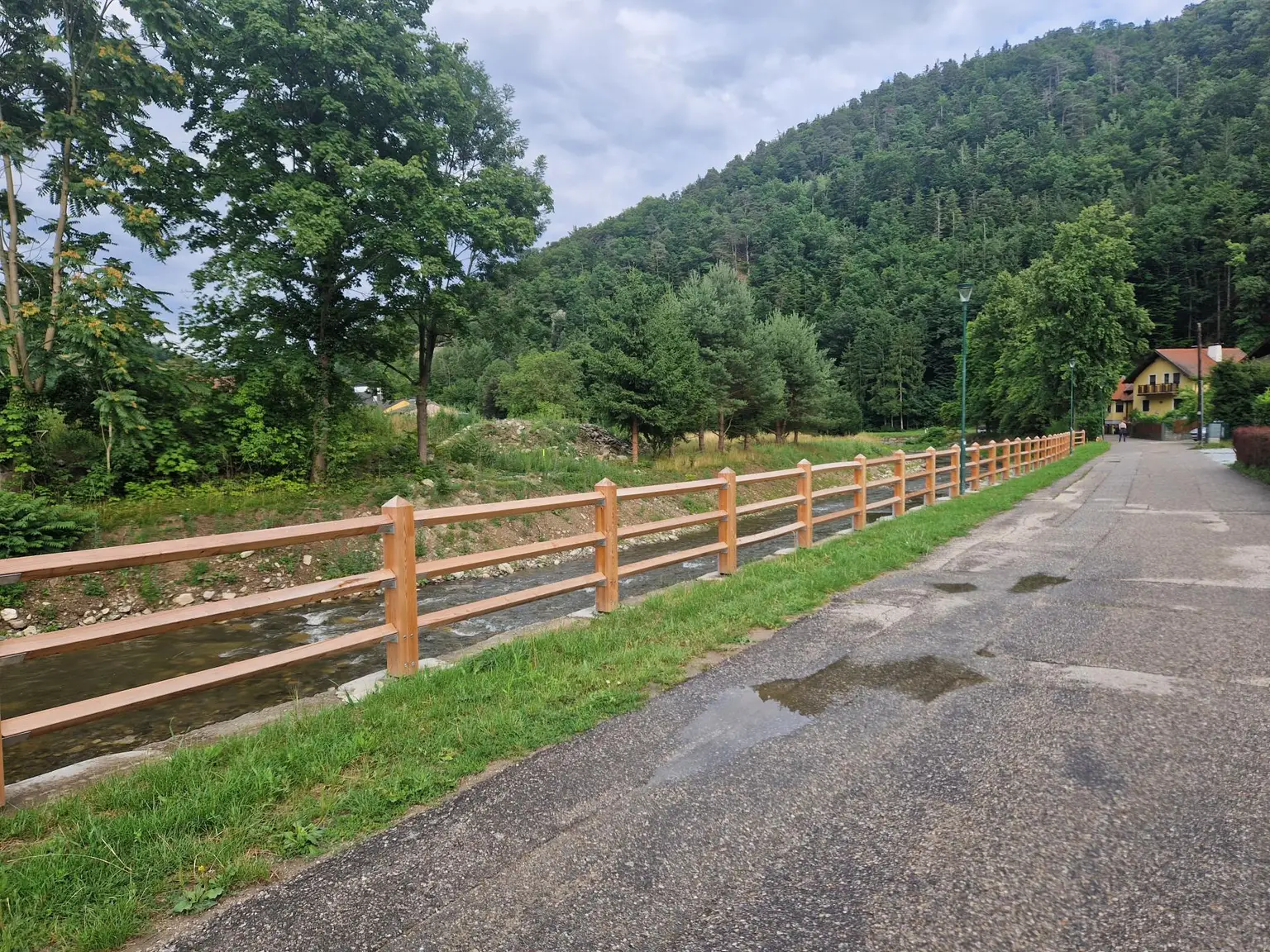 EINE SELTENE GELEGENHEIT: BAUGRUNDSTÜCK MIT EIGENEM WALD MIT HERRLICHEM AUSBLICK DIREKT AM WASSER