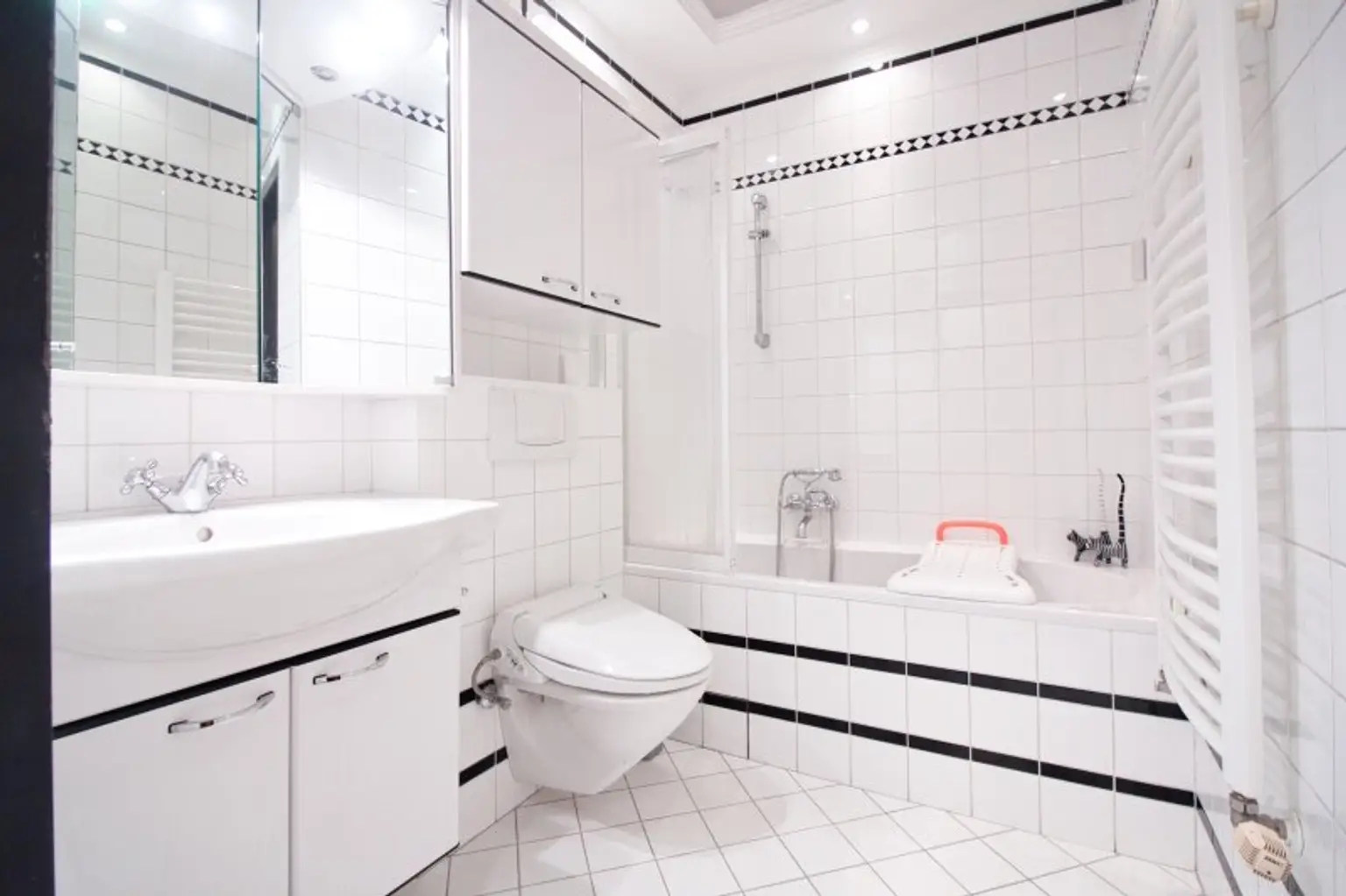 Charmante, ruhige 2 Zimmer-Wohnung | große Loggia mit Grünblick | TOP Lage bei U4 Ober-/Unter St. Veit