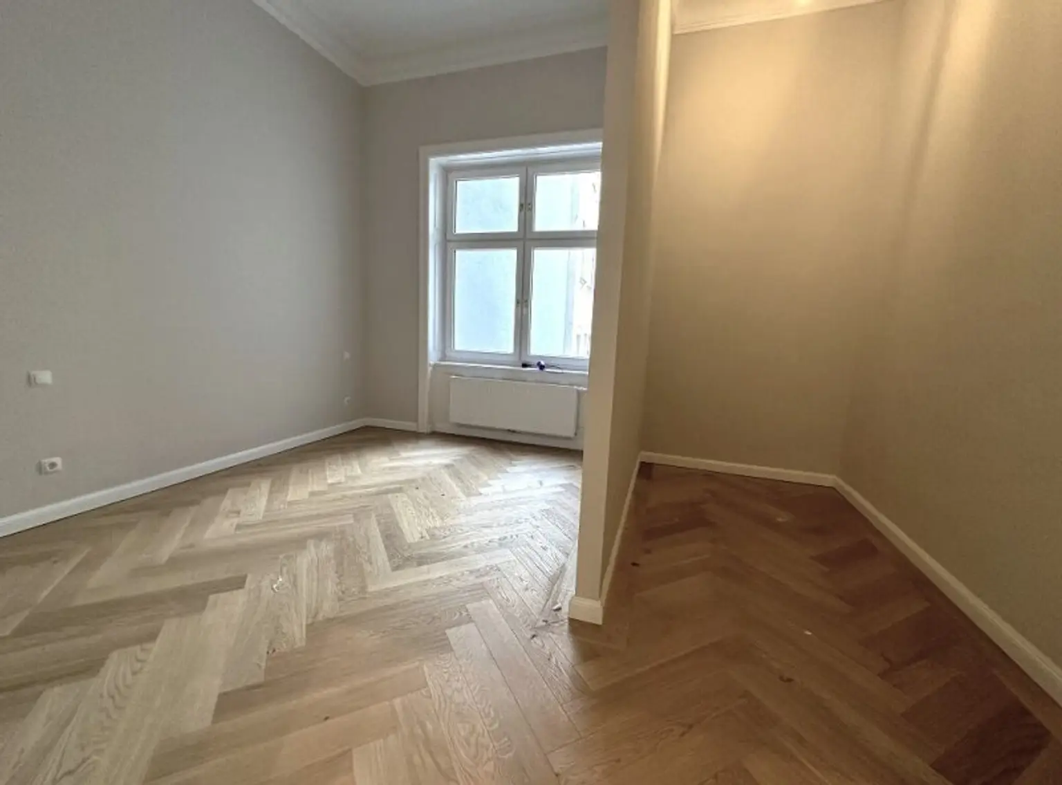 MÖLLWALDPLATZ, U1-NÄHE, 124 m2 ALTBAU, Wohnküche, 2 Zimmer, klimatisiert, 2 Bäder, Parketten, Loggia, 1. Liftstock, provisionsfrei