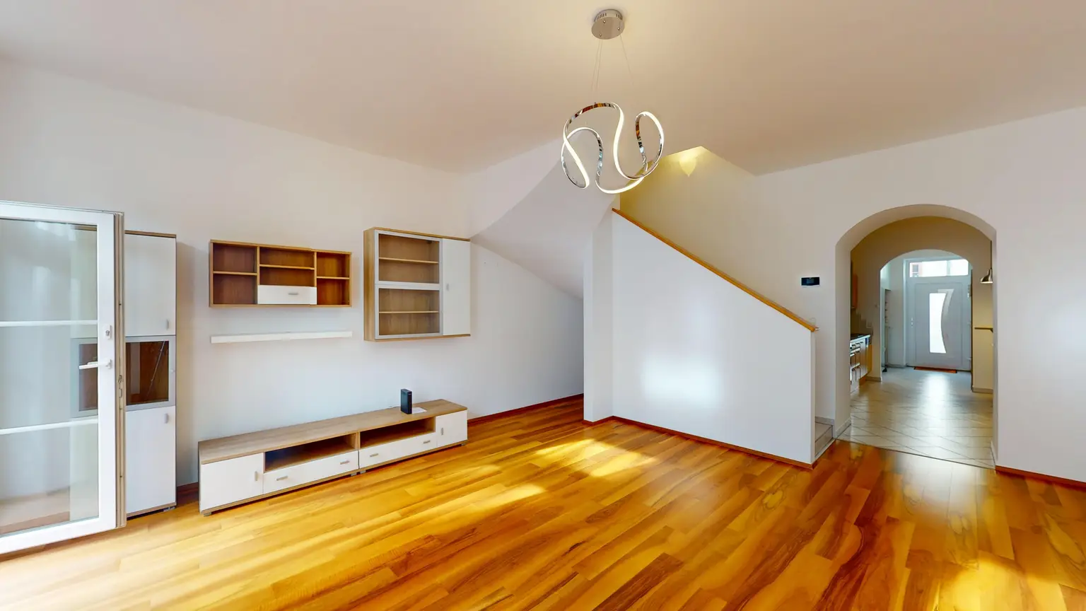 Sehr helle Maisonette-Wohnung mit Terrasse & Garten in zentraler Lage von Korneuburg – Wohnen im generalsanierten Backsteinbau