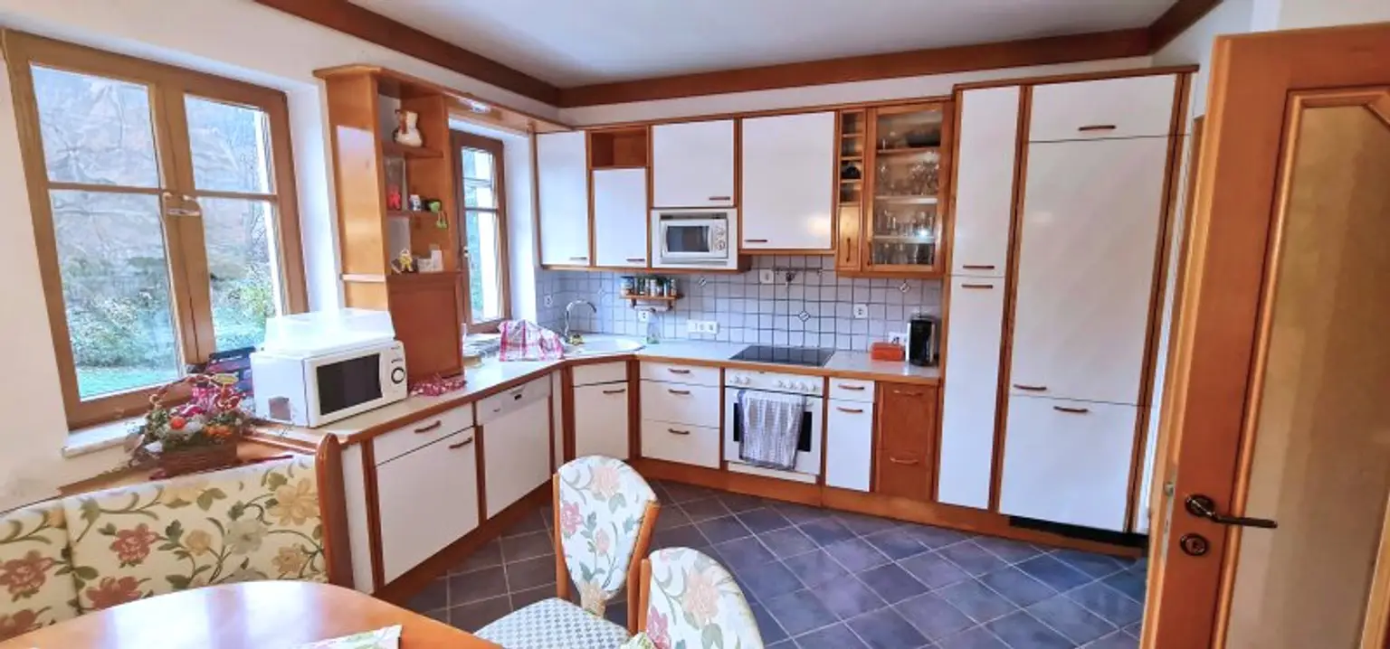 Sehr gepflegtes Wohnhaus mit Pool im Bezirk St. Veit