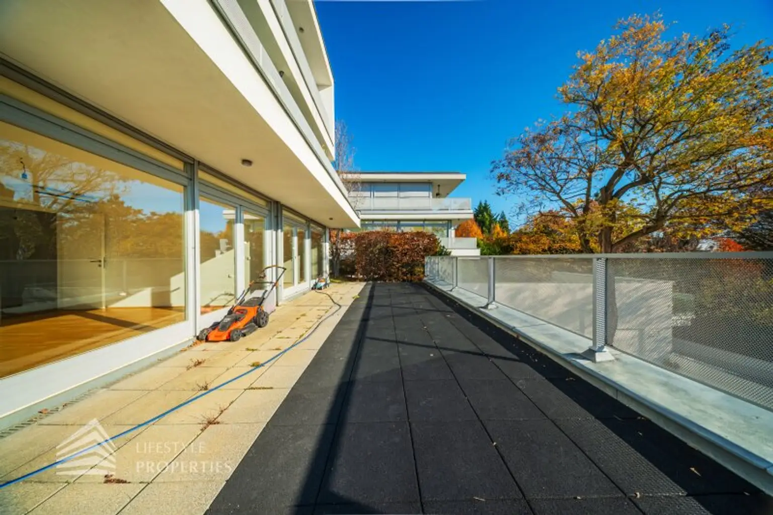 Wunderschöne 4 - Zimmer Wohnung mit Terrasse und Garten