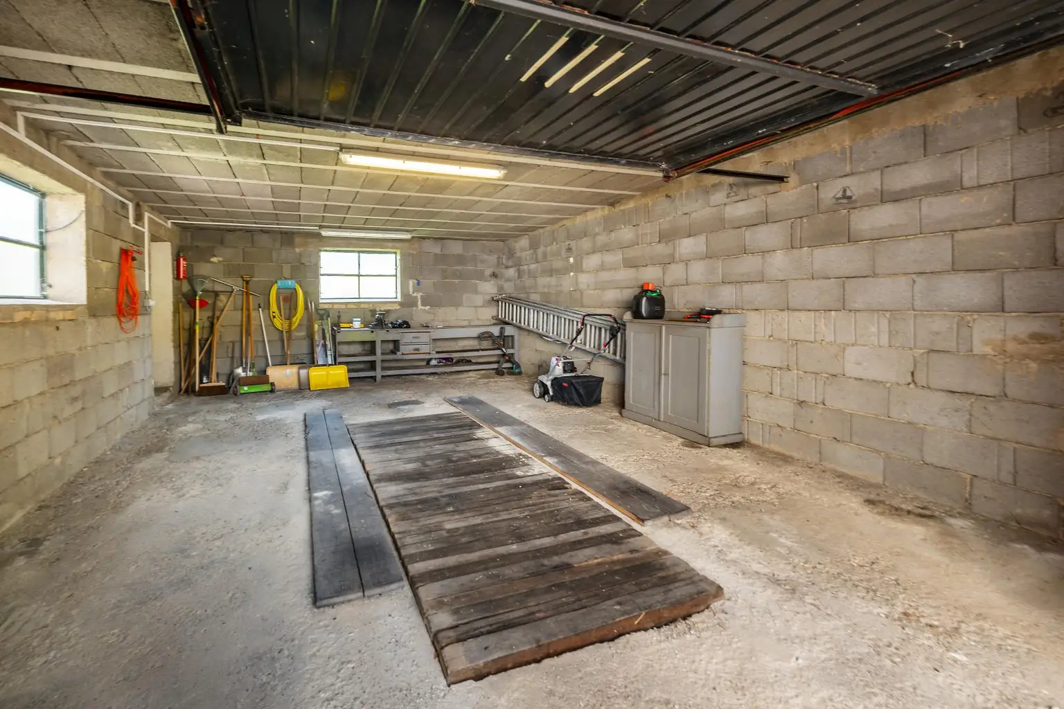 Garage mit Werkstatt