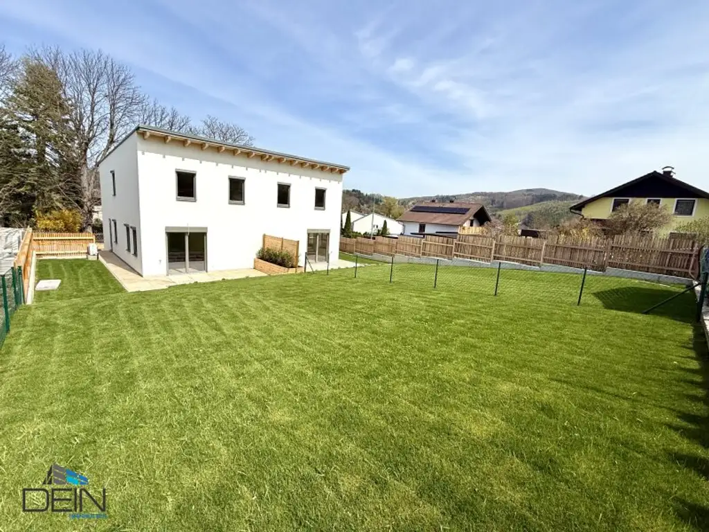 NEU! TRAUMHAFTE 6 ZIMMER DOPPELHAUSHÄLFTE MIT EIGENGARTEN IN TRAUMHAFTER LAGE!