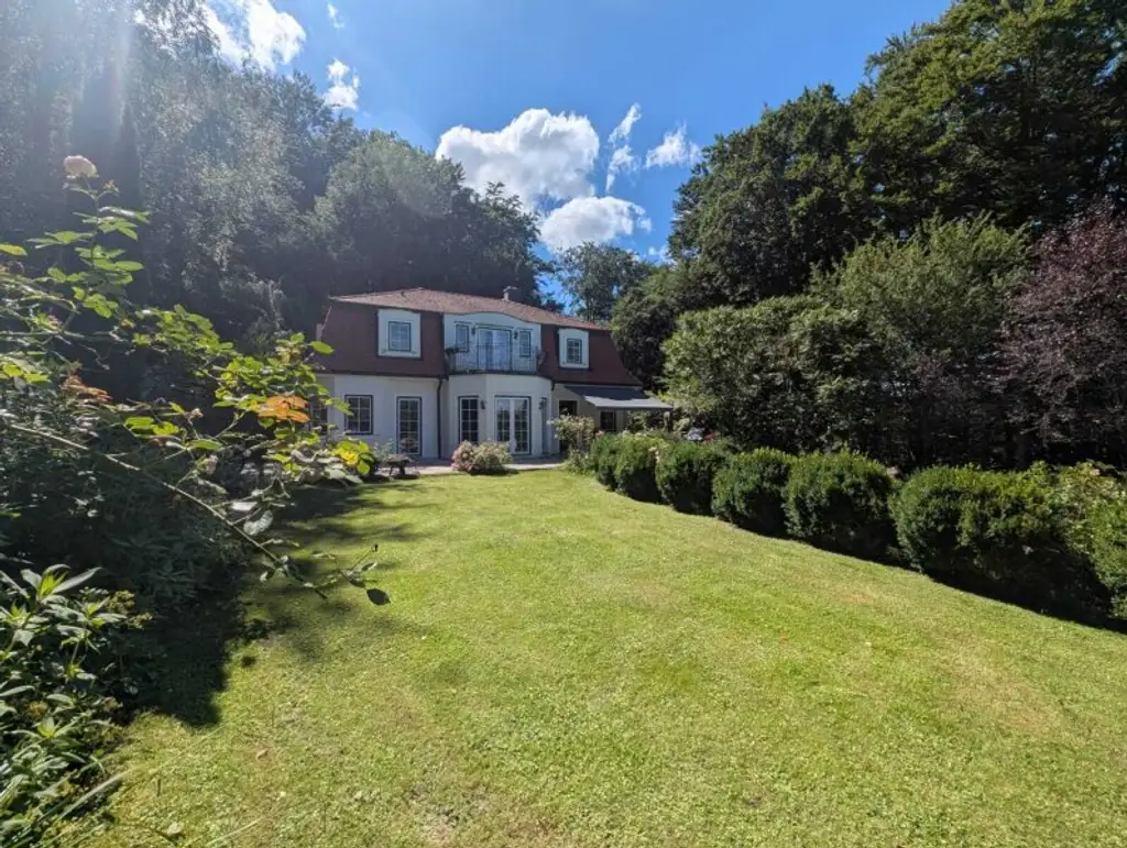 Wunderschöne Villa mit Pool und weitläufigem Grundstück, Nähe Pressbaum