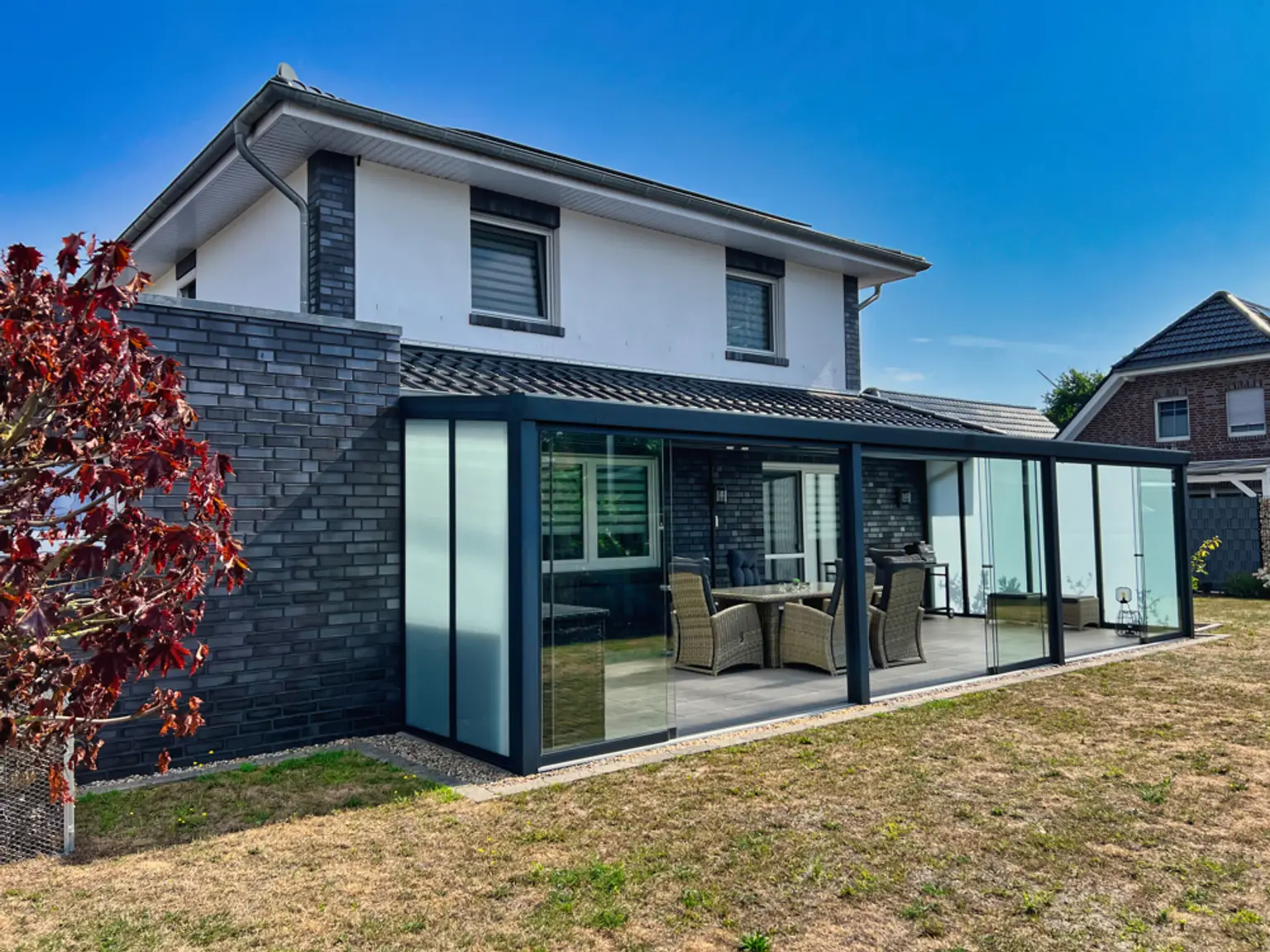 Liebe auf den 1. "Klick"! Neuwertige 2-Stock-Villa mit vielen Extras!