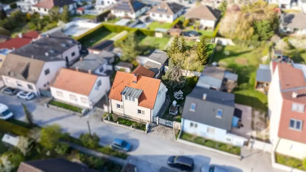 Sanierungsbedürftiges Haus in Untersiebenbrunn! Rohdachboden mit Ausbaupotential!