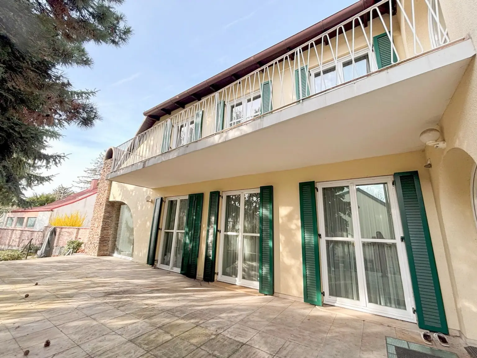 [06525] Luxus trifft Wohnkomfort: Ihr Stadthaus mit Pool, Sauna & antikem Flair!