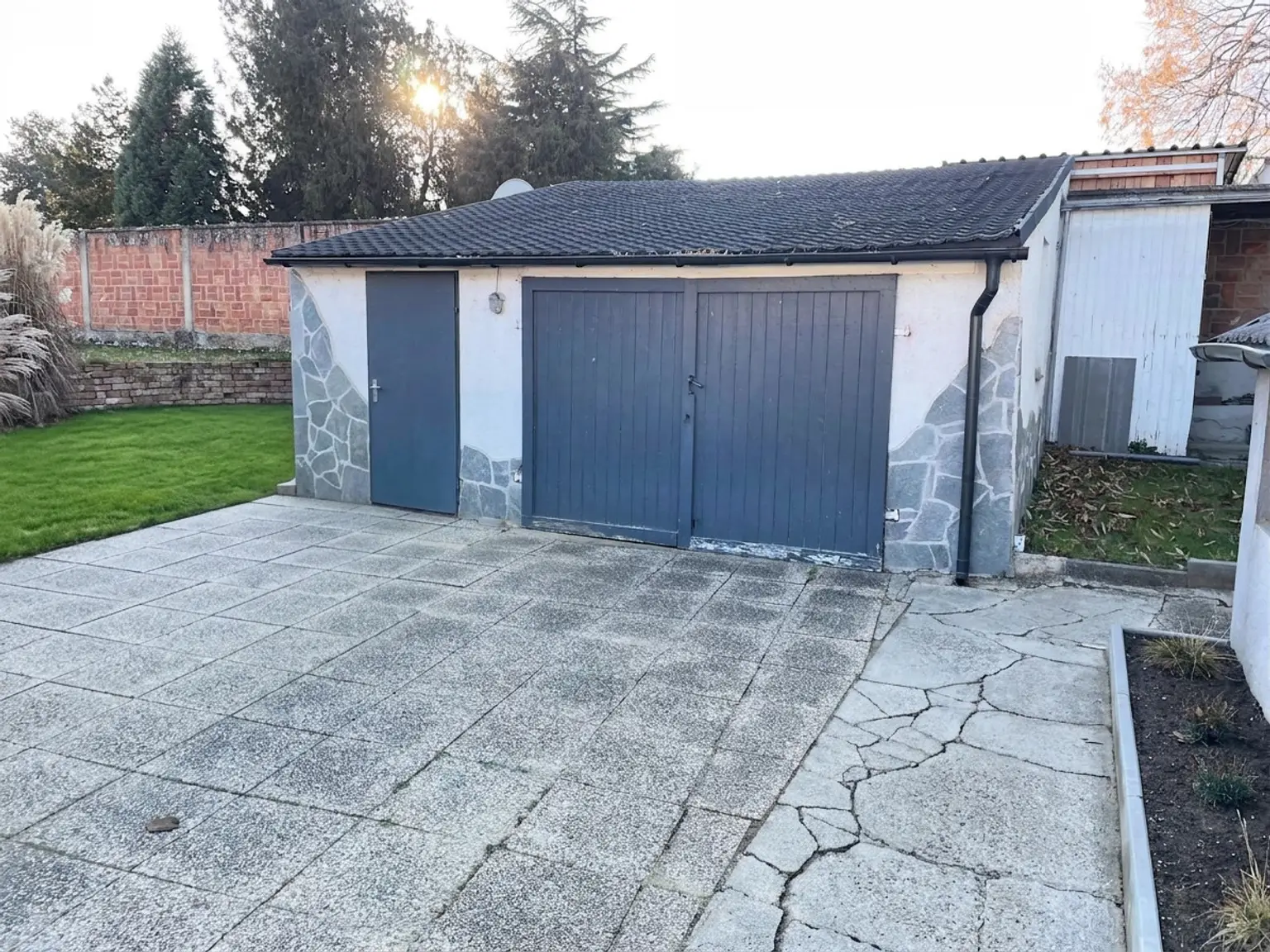 Garage(Boden mit Ki gesäubert)