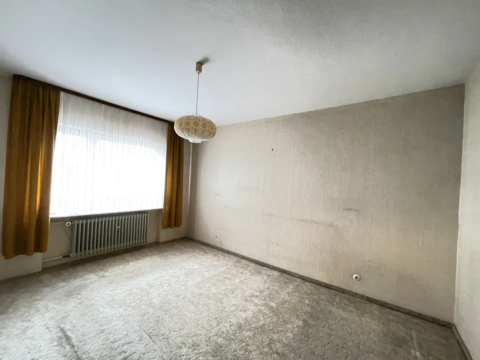 Zimmer (EG)