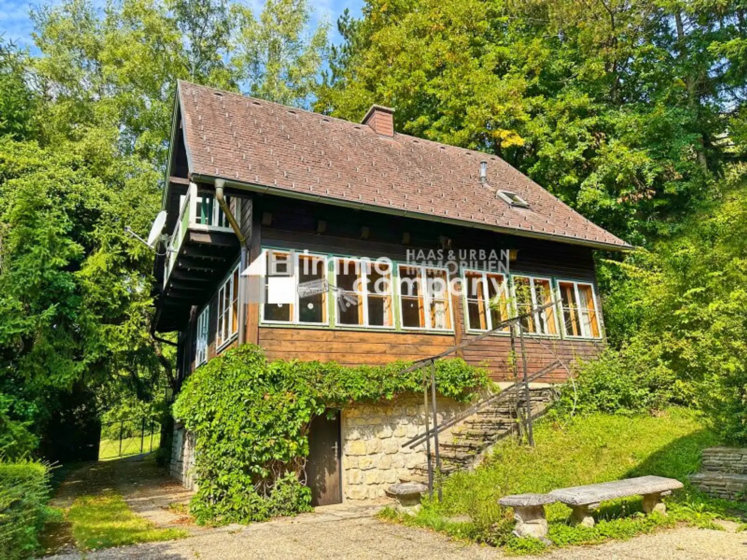 Renovierungsbedürftiges Landhaus mit Pool , Grundfläche 1.594 m² Renovierung und Schönheitsreparaturen sind erforderlich, dennoch sofort beziehbar!