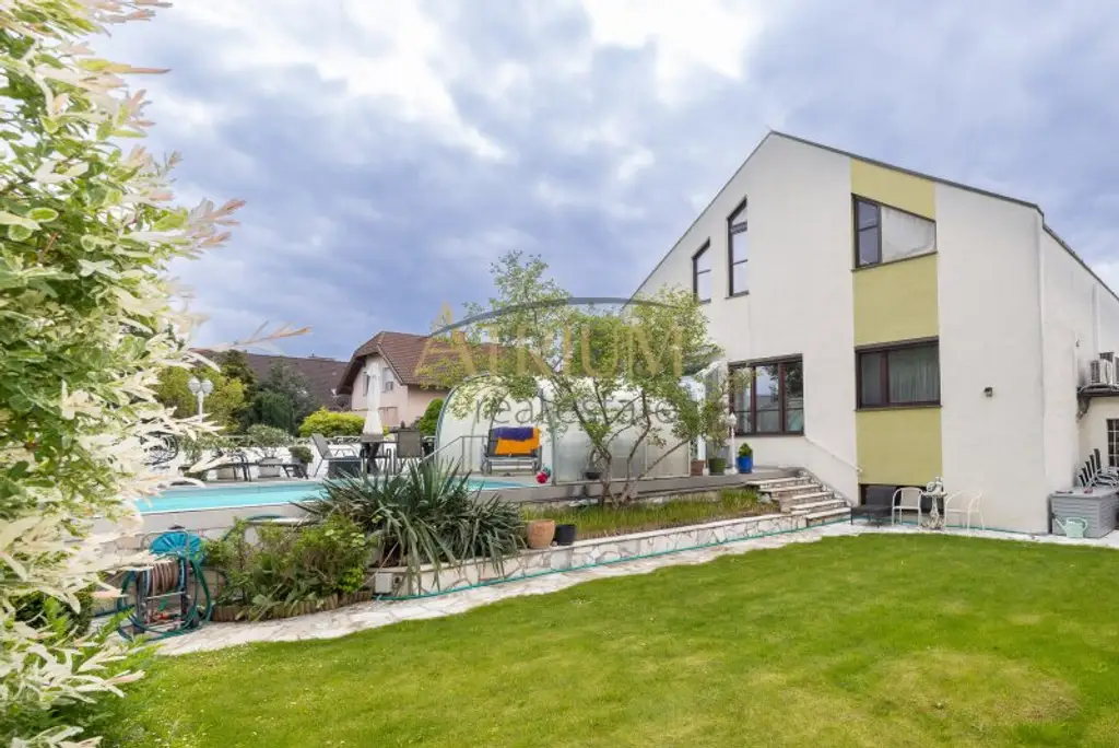 240m²  großes, modern aufgeteiltes 8 Zimmer Einfamilienhaus mit Garten und Pool in Gerasdorf bei Wien