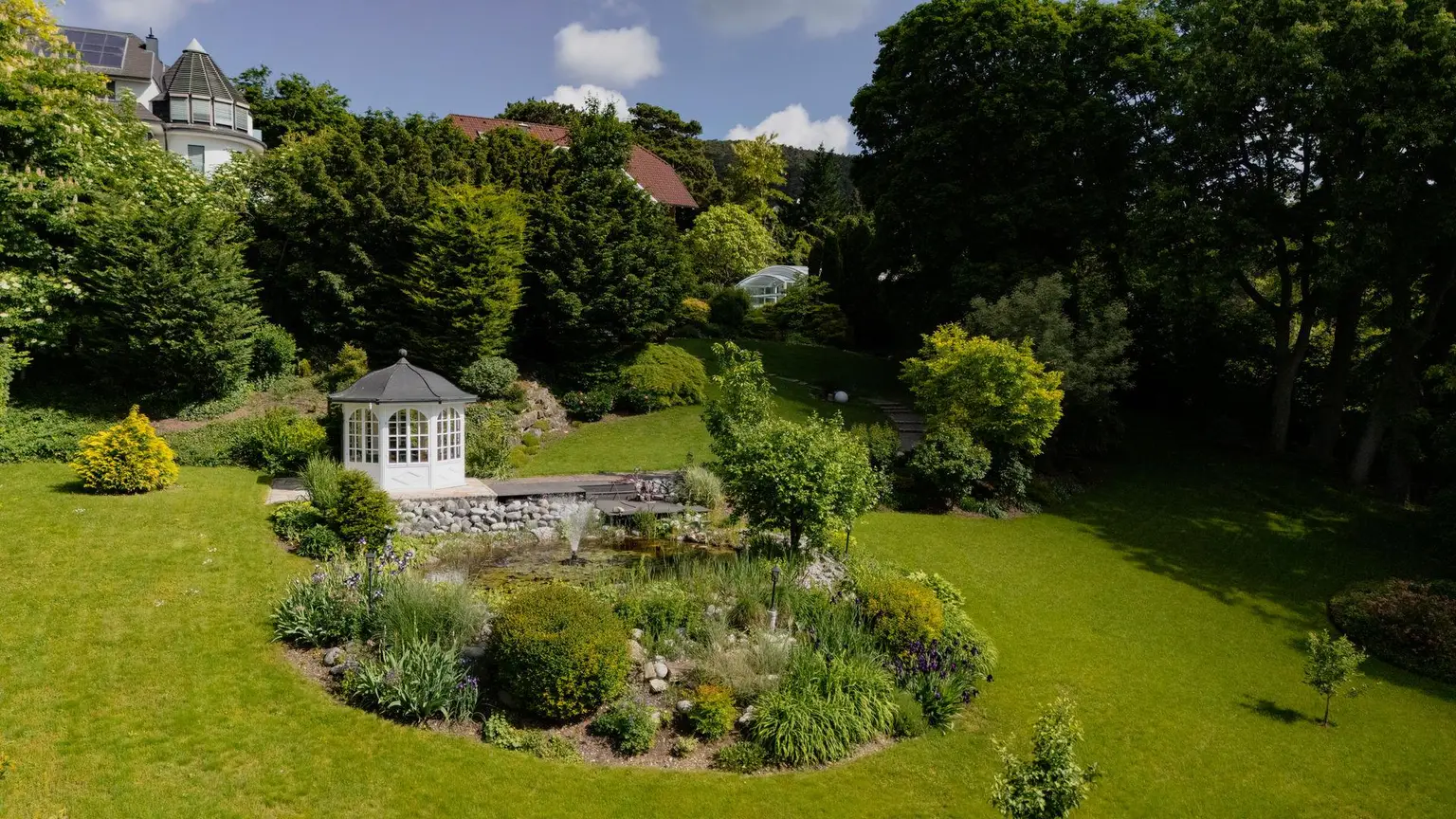 Luxuriöse Villa mit Panoramablick, Swimmingpool und großem Garten in Baden bei Wien