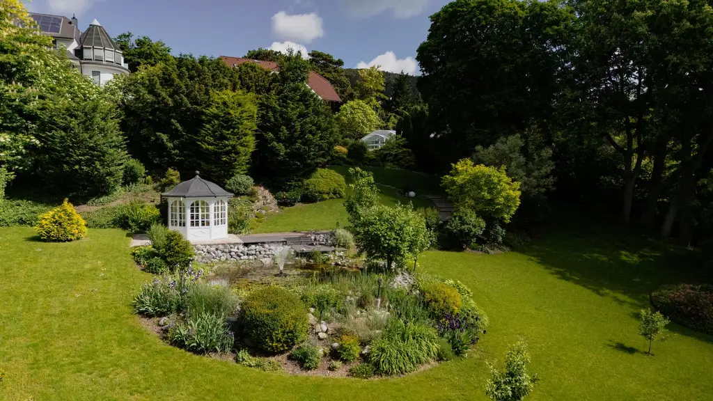 Luxuriöse Villa mit Panoramablick, Swimmingpool und großem Garten in Baden bei Wien