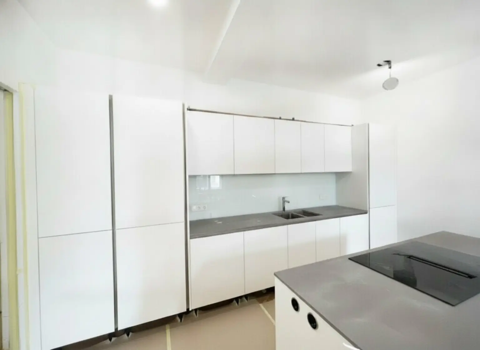 UNBEFRISTET: Ansprechende 3-Zimmer-Altbauwohnung mit kleinem Balkon