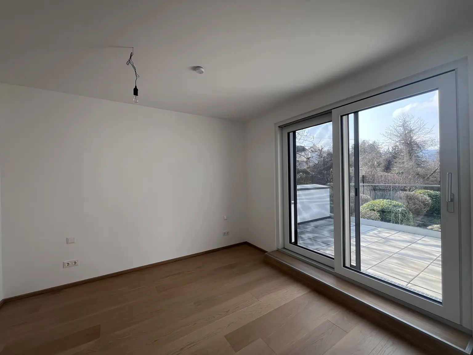 Erstbezug !!! Traumhafte Doppelhaushälfte -  mit 5 Zimmern, Garten, Wohnkeller und Stellplätzen!