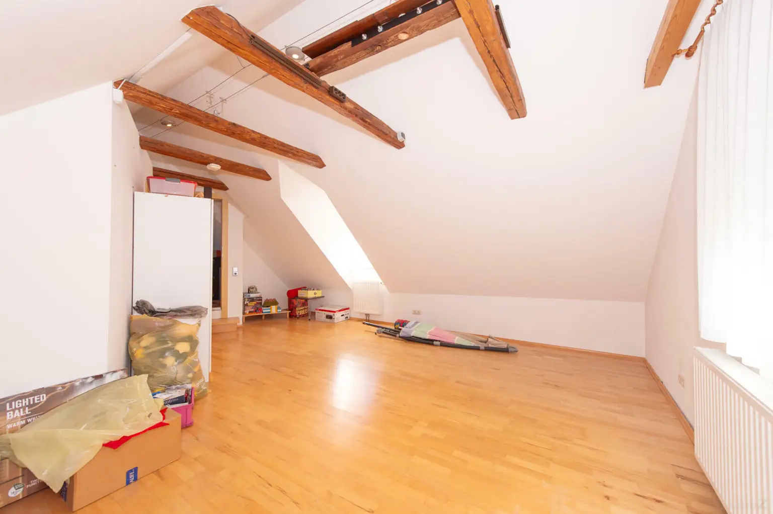 Großzügiges Einfamilienhaus mit viel Platz, hohem Potenzial und hoher Bebauungsdichte – Ideal für Familien oder Investoren