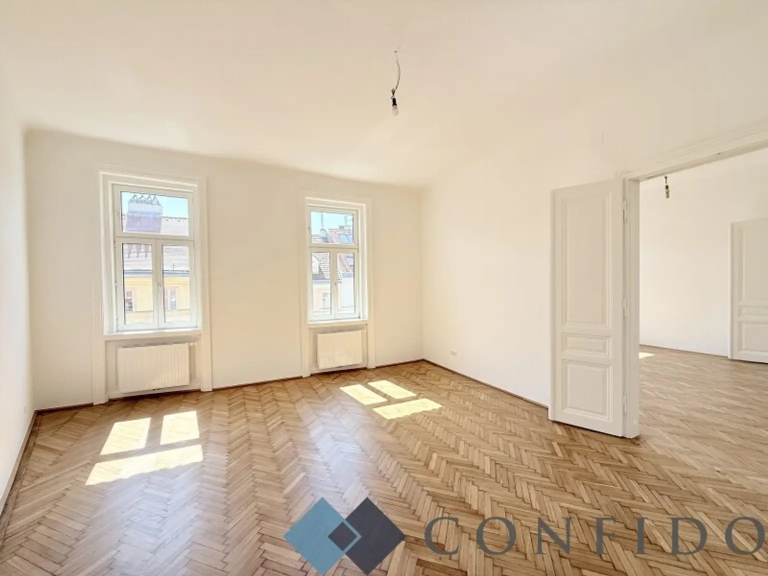 Erstbezug beim Rochusmarkt - Neu sanierte 5 Zimmer Altbauwohnung in begehrter Lage!
